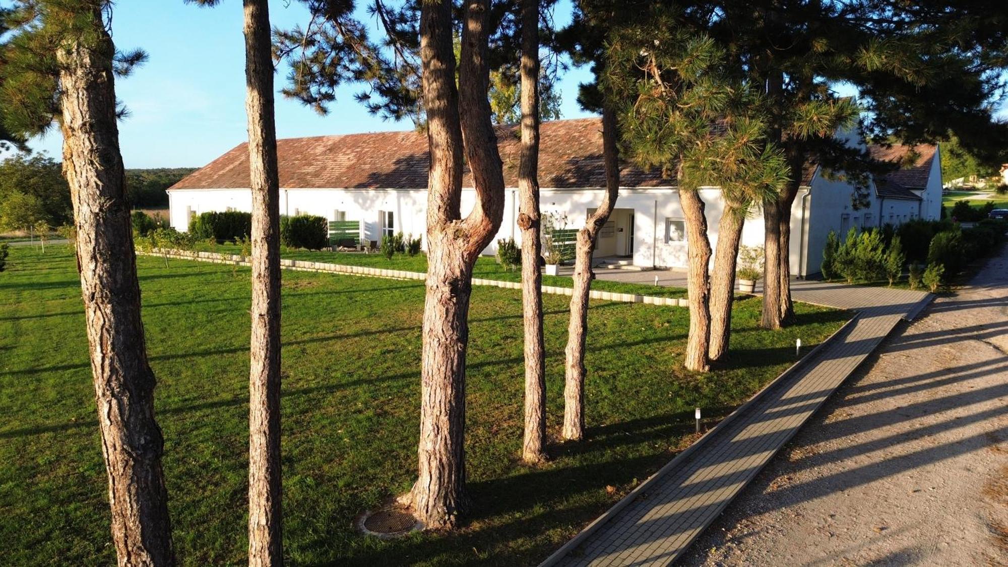Harol Home & Bike Fertőrákos Екстериор снимка